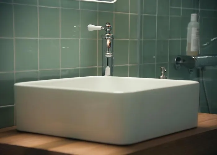 1 Minute From - Wood בליאל