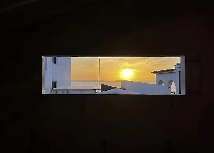 1 Minute From - Wood