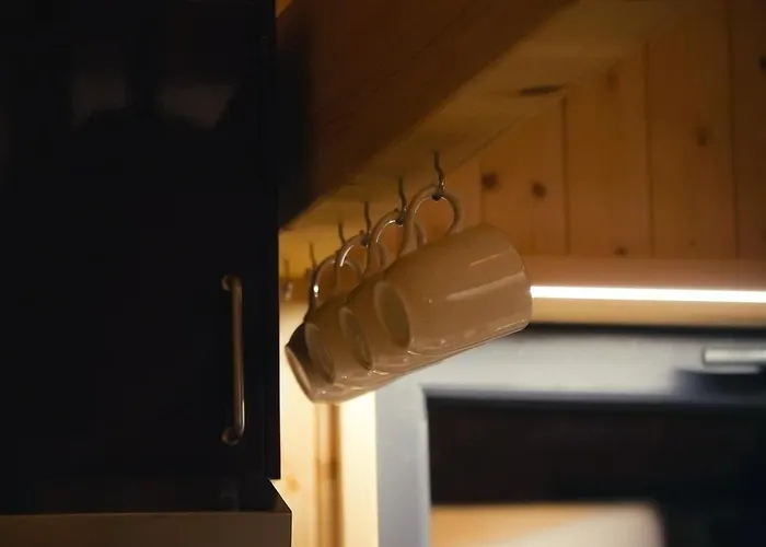 1 Minute From - Wood בליאל