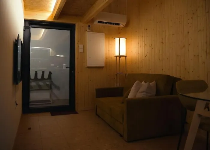 1 Minute From - Wood בקתה *