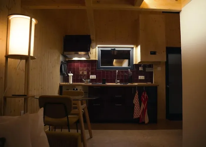 1 Minute From - Wood בליאל