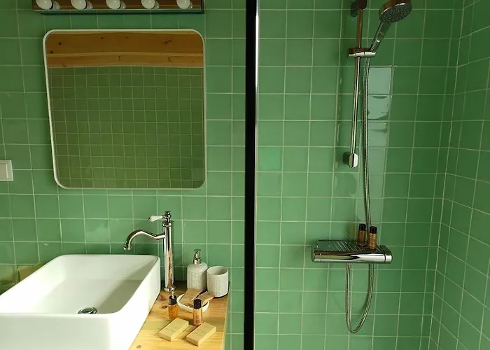 1 Minute From - Wood בקתה *