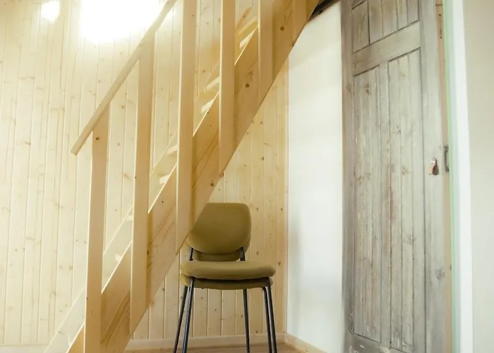 1 Minute From - Wood בקתה