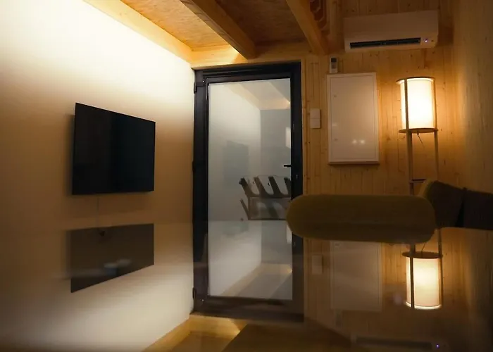 1 Minute From - Wood בקתה *